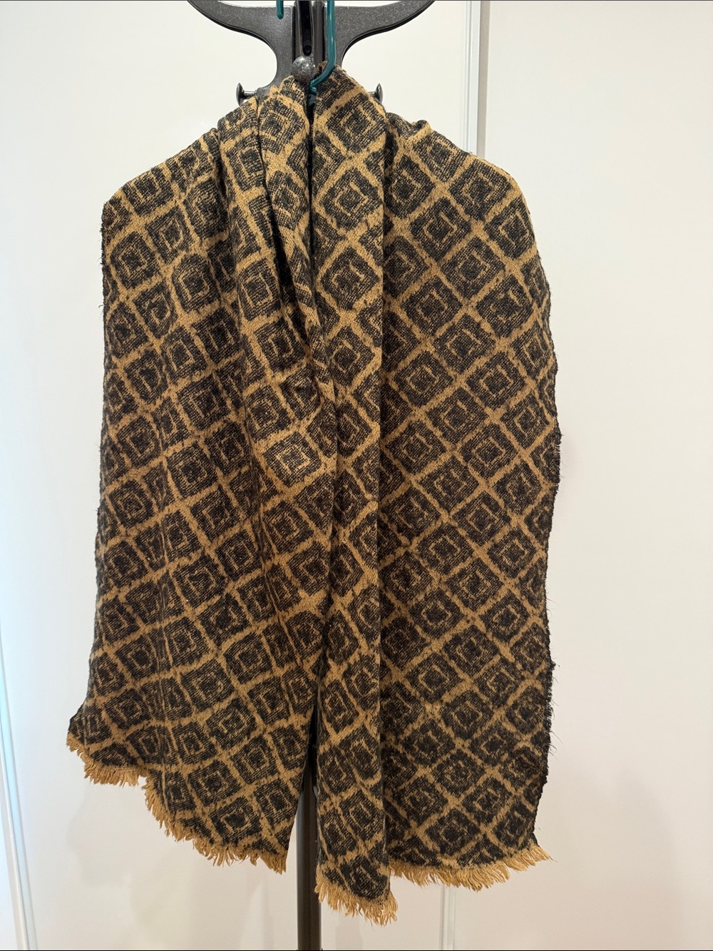 Zara Black and Tan Geometric Fringe Scarf